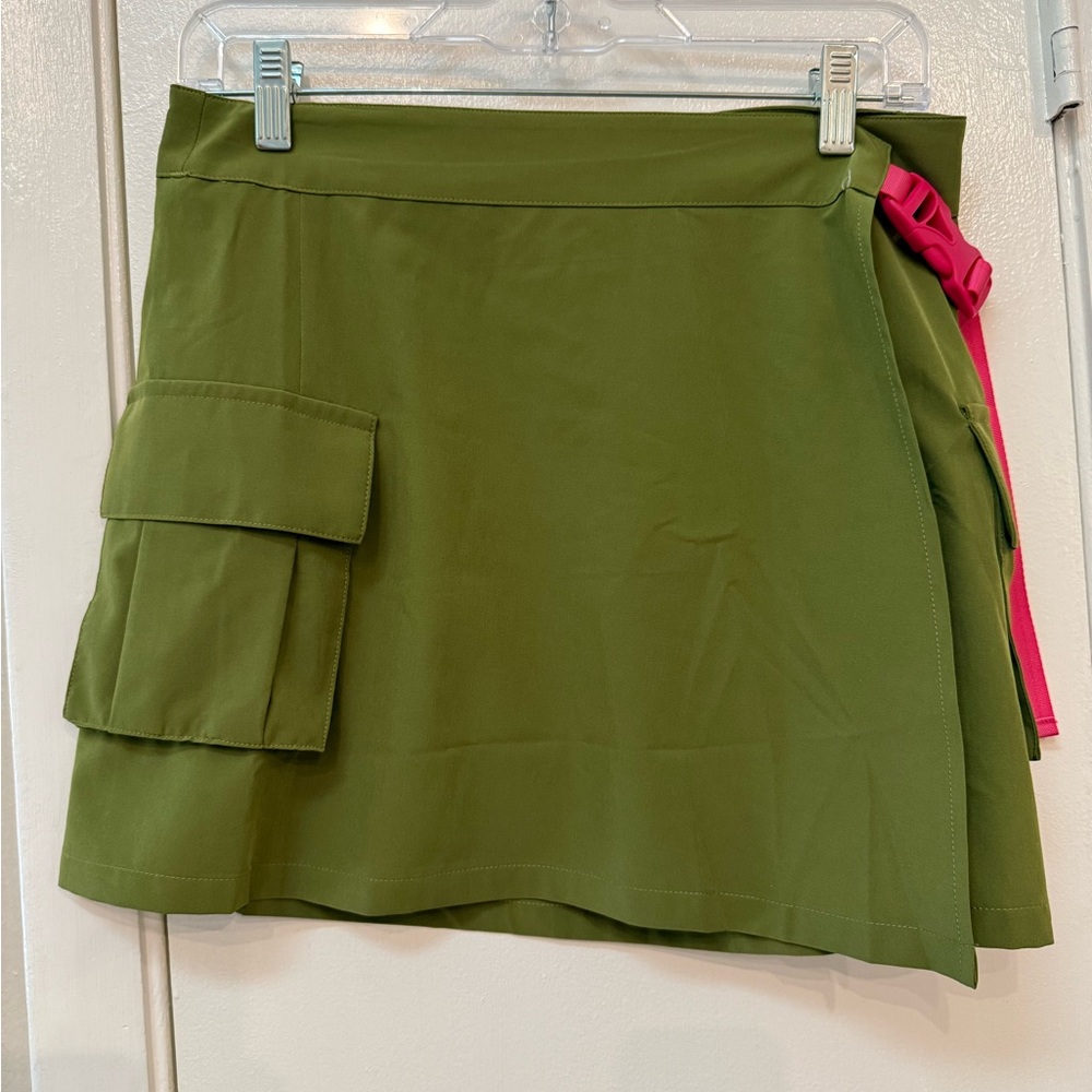 Fabletics Olive Green Skirt with hot pink buckle
